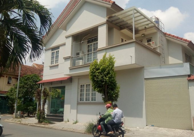Kẹt tiền bán gấp căn nhà lô gốc 132m2 tại khu Nam Long, Phước Long B, Quận 9, 9,3 tỷ (TL)