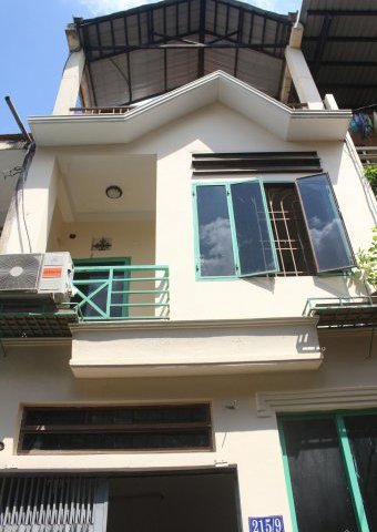 Nhà cho thuê nguyên căn, 4 phòng ngủ, hẻm xe hơi đường Nguyễn Xí - Bình Thạnh - TPHCM