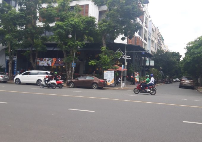 Bán nhà phố căn góc hai mặt tiền đường Bùi Bằng Đoàn - Phú Mỹ Hưng - Quận 7 LH: 0915213434 PHONG.