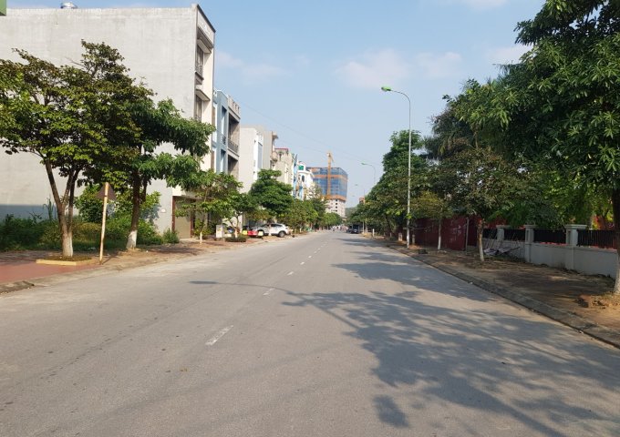 Gia chủ cần tiền bán GẤP  lô đất mặt đường Ngô Quyền  , Kinh Bắc , TP Bắc  Ninh
