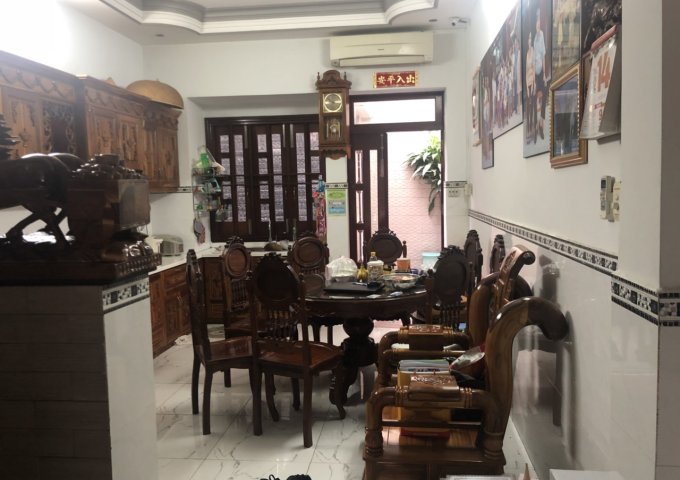 Bán nhà phú nhuận, đường Huỳnh Văn Bánh P13 4X18 4 lầu hẻm 6m tặng full nội thất giá chỉ hơn 10 tỉ