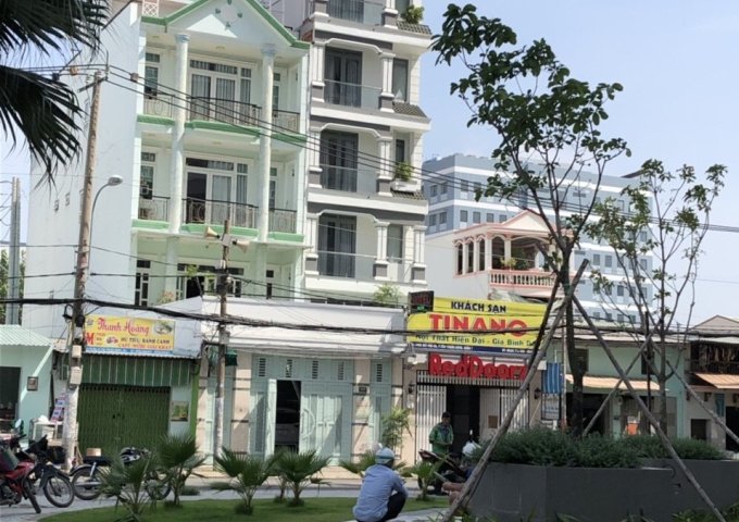 Bán Khách sạn 18P 5x25m mặt tiền Bùi Văn Ba, p.Tân Thuận Đông, Quận 7