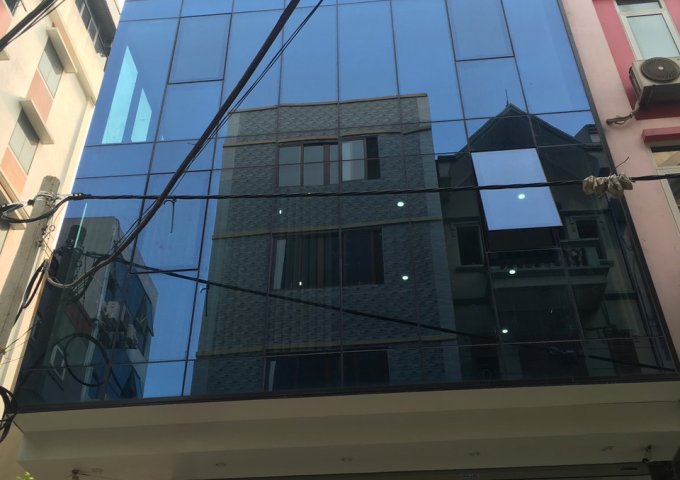 Cho thuê tòa nhà làm văn phòng , Đào tạo...... tại Dịch Vọng Hậu . DT : 120 m * 7 tầng . MT : 8 M. 