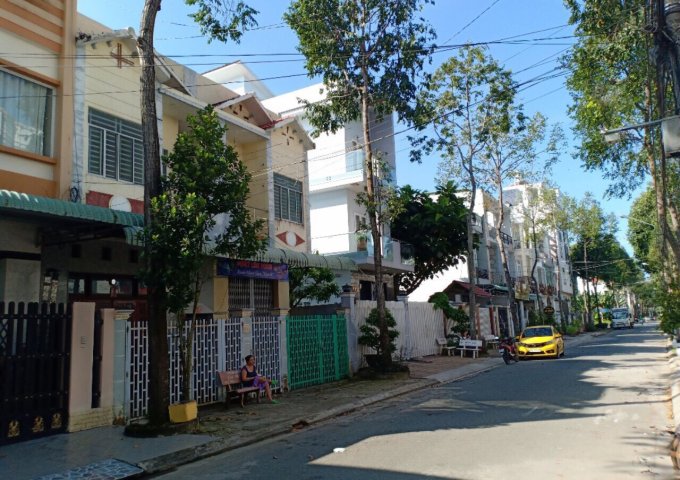  Bán 2 căn nhà liền kề đường Tú Xương KDC Hồng Phát,1 lầu gần đường số 2 trần hoàng na ,giá 8.2 tỷ. 