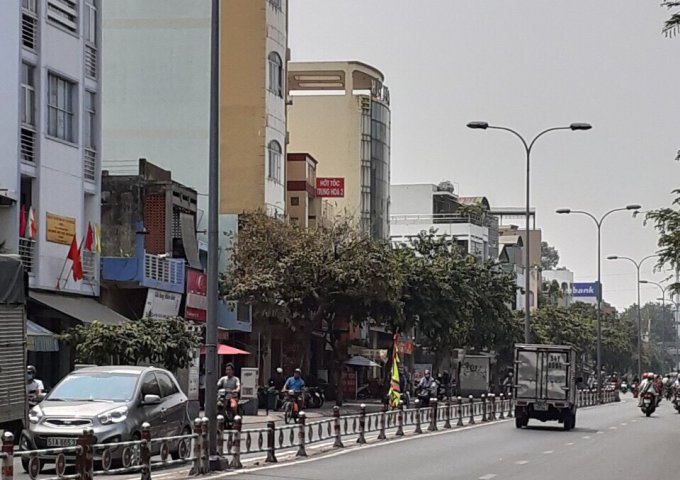 Bán nhà đường Hoàng Hoa Thám, Tân Bình, DT: 4x14m, 3 lầu, chỉ: 7.8 tỷ thương lượng