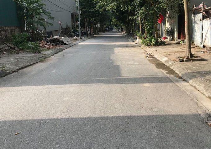 Bán mảnh đất tại Xóm Lò, Thượng Thanh, Long Biên. S: 32m2. Giá: 65tr/m2. Lh: 0971902576