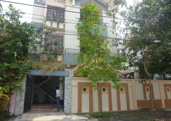 Bán biệt thự vườn MT Nguyễn Cửu Vân, Phường 17, Bình Thạnh giá tốt 