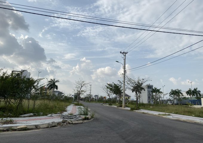 Bán đất 2 mặt tiền Block B1.15 khu Đảo Vip,Hoà Xuân,Đà Nẵng.DT 174,63m2 Giá 6,9 tỷ.