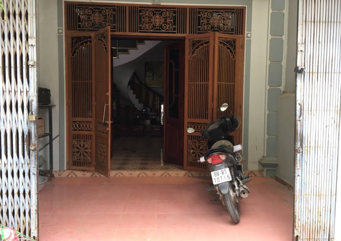 Bán nhà 3 tầng trong khu gia đình viện 109, Tô Hiến Thành, Vĩnh Yên giá rẻ. Lh: 0972419997