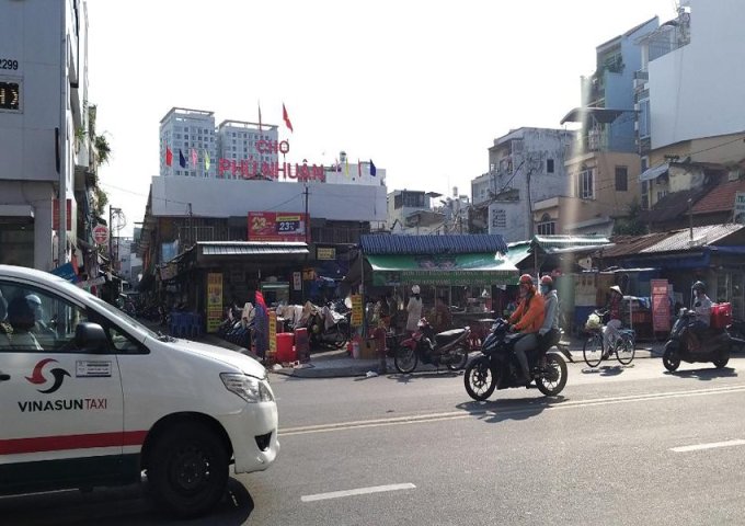  Bán nhà mặt tiền Huỳnh Văn Bánh, kinh doanh sầm uất, 5.5x13m, 4 lầu, Mặt tiền hiếm nhà bán.