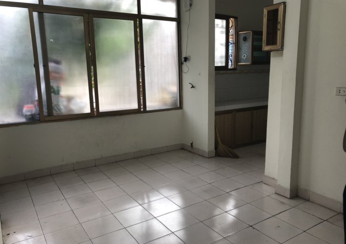 Cho thuê căn hộ tập thể sạch đẹp ngõ 445 Nguyễn Trãi, 80m2, 3PN, 7tr/tháng