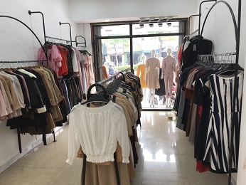 Chính chủ cần sang nhượng cửa hàng thời trang tại số 553 Nguyễn Văn Cừ, Long Biên.