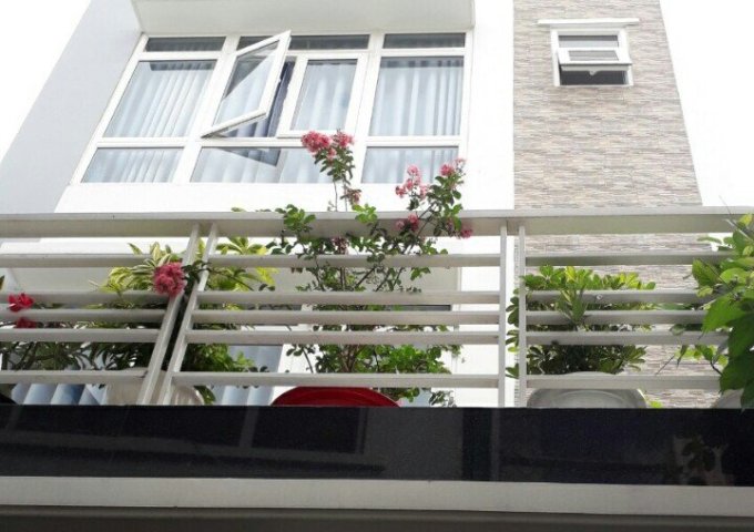 Cho thuê nhà mới mặt tiền đường Trần Huy Liệu, 9P, 4WC, đủ tiện nghỉ. Giá 50 triệu