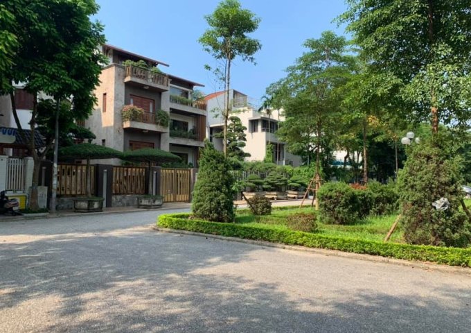 Bán nhà Biệt Thự KĐT Bán đảo Linh Đàm, Q. Hoàng Mai, 260m2, 5 tầng, giá 24.5 tỷ (Giảm 3 tỷ)
