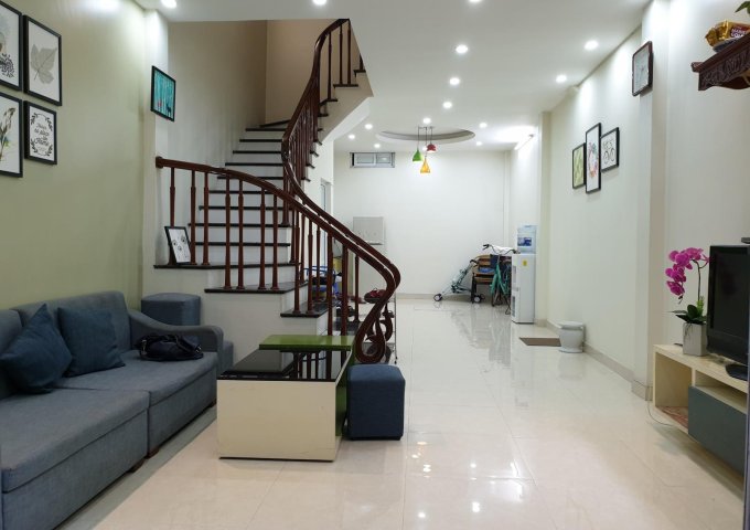 Nhà đẹp ngõ 123 Thụy Khuê, quận Ba Đình 45m2x5T 7PN rộng rãi sang trọng giá 5,6 tỷ 