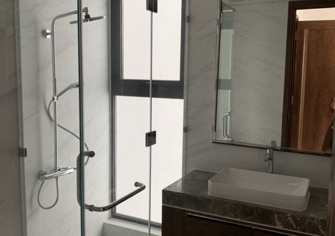 Chính chủ bán căn hộ 4PN, 161m chung cư Sun Ancora Lương Yên. Giá: 8ty