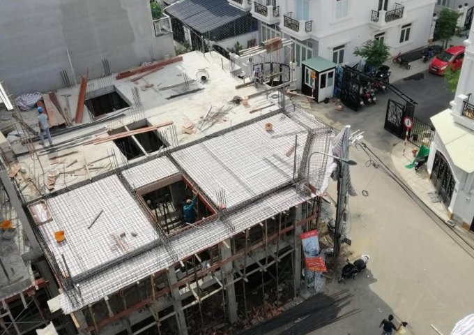 Nhà phố Tô Ngọc Vân quận 12 thiết kế sang trọng tây âu, camera an ninh...