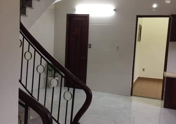 Bán nhanh căn nhà 3 tầng đường Nguyễn Văn Linh giá đầu tư