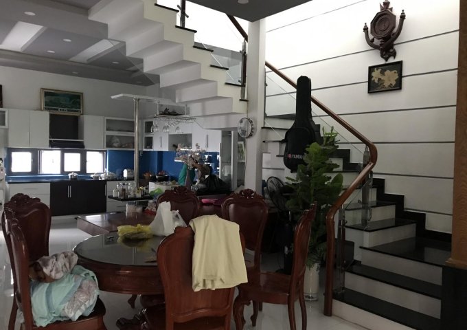 Bán nhà sổ riêng tại khu phố 1 phường Bửu Long, sát chợ Bửu Long, cách Nguyễn Ái Quốc 200m, Biên Hòa, Đồng Nai diện tích 205m2 giá 11 Tỷ