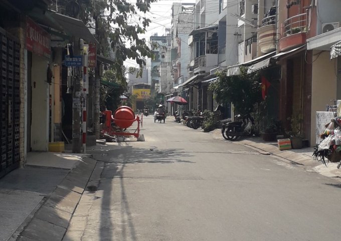Cần tiền gấp, chủ nhà cắn răng bán rẻ nhà HXT đường Lê Thúc Hoạch, Quận Tân Phú!