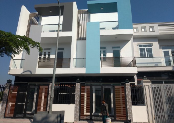 Bán Nhà Bình Chánh sổ hồng riêng , dt 100m2