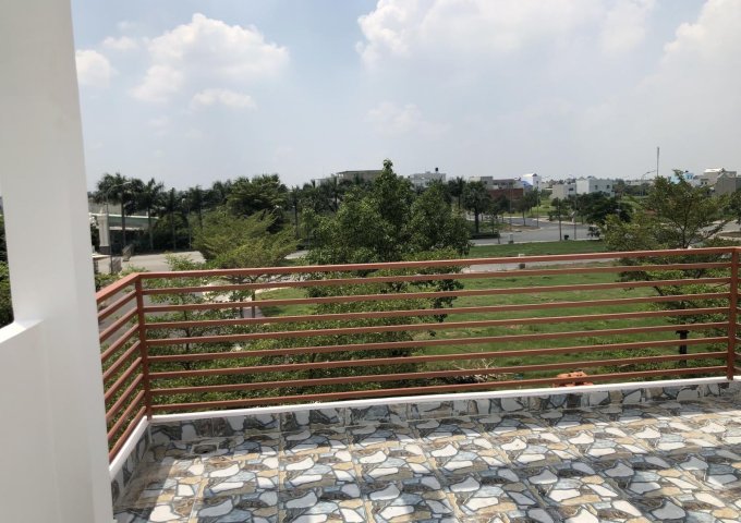 Bán Nhà Bình Chánh sổ hồng riêng , dt 100m2