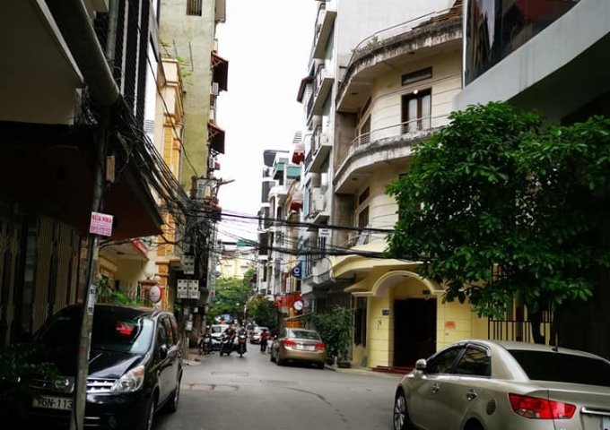 Bán nhà 5 tầng phố Nguyên Hồng, Huỳnh Thúc Kháng, quận Đống Đa, giá 14 tỷ