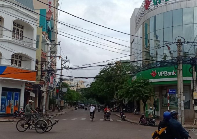 Cần bán gấp trong tuần dãy nhà phố 1 trệt 1 lầu mặt tiền đường Nguyễn Thái Học Tp.Quy Nhơn