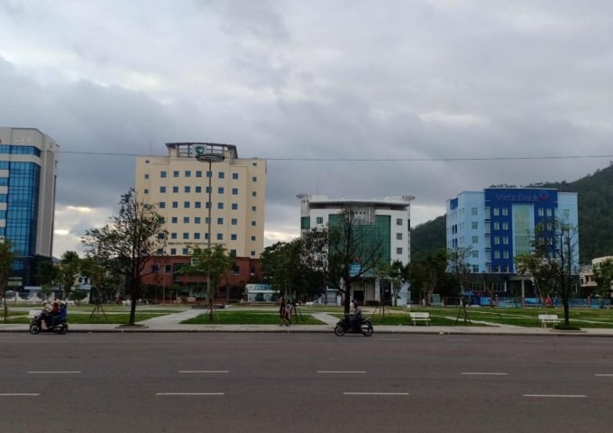Cần bán dãy nhà phố đang xây MT đường Nguyễn Thái Học, Tôn Đức Thắng Tp. Quy Nhơn