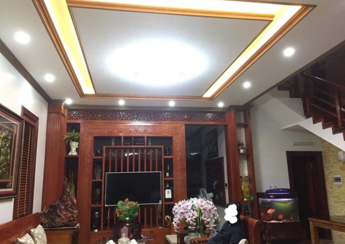 Cho thuê gấp nhà riêng tại Bồ Đề, Long Biên ở hoặc làm văn phòng S: 70m2x4,5T LH: 0931525363 
