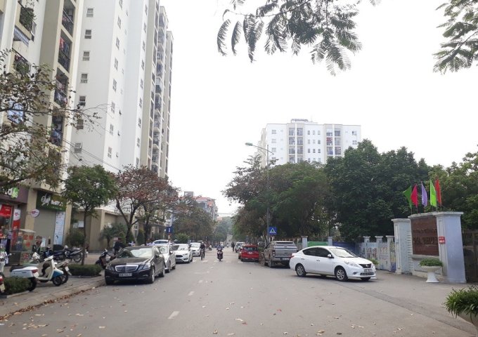 Bán chung cư HH2B phố Gia Thụy Long Biên 92m2 giá chỉ 2,35 tỷ 