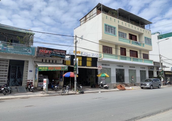 bán nhà mặt tiền đường Trần Hoàng Na,trệt,vị trí đẹp, đất vuông vức,thổ cư 100% ,giá 8.3 tỷ.