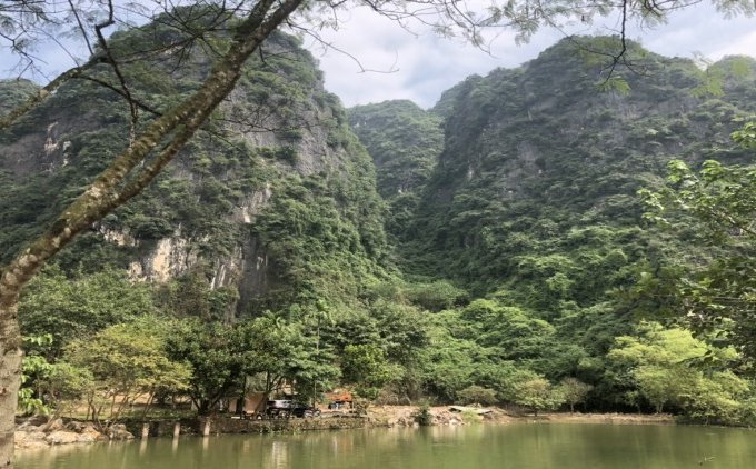 Cần ngay Biệt Thự cao cấp Lương Sơn-có hồ-có núi-gần sân golf- công năng tiện ích ngập tràn.Lh:0987757698