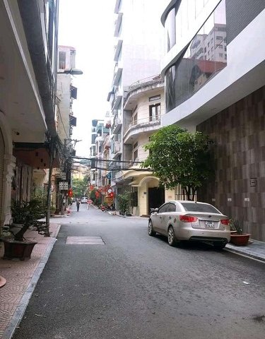 Bán nhà quận Thanh Xuân, ngõ ô tô, lô góc 3 mặt thoáng, 40m2, 5 tầng, giá 3,2 tỷ, gần Royal City