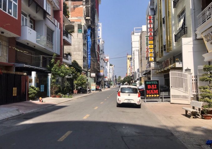 Bán nhà 3 lầu mặt tiền đường Trần Đại Nghĩa, ngang 5m dài 19m, thổ cư hoàn công, giá 10.6 tỷ rẻ nhất khu vực.