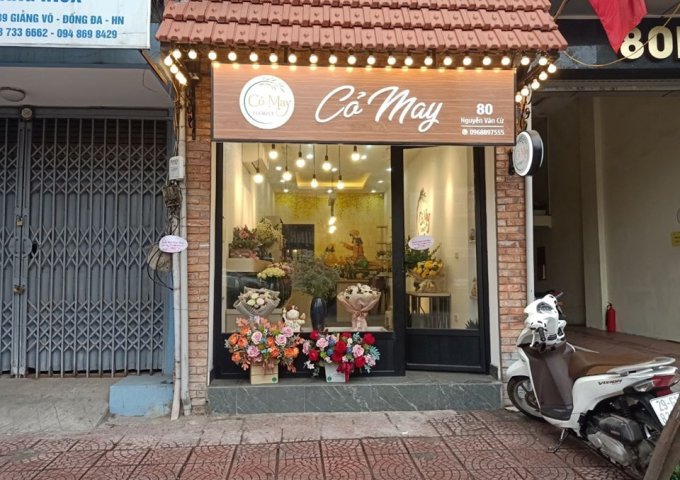 Sang nhượng Shop hoa tại 80 Nguyễn Văn Cừ, phường Bồ Đề, quận Long Biên, Hà Nội.