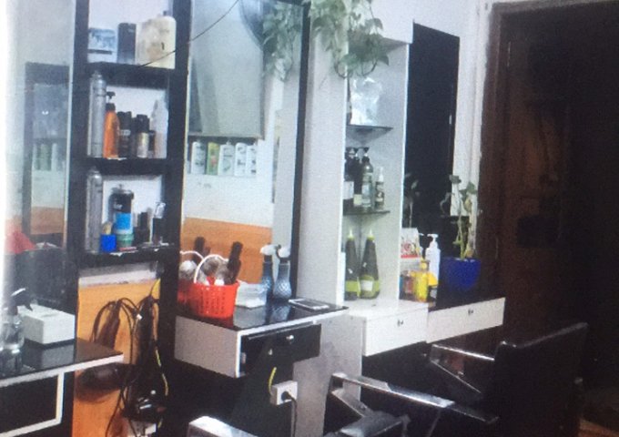 Cần chuyển nhượng salon tóc giá rẻ hiện đang làm tóc thu nhập ổn định.