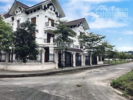 Cần bán liền kề khu đô thị Hòa lạc Premier Residence(thiên mã), dự án nắm trên đường vào sân golf Đồng mô, mặt đường QL21. có giấy tờ pháp lý đầy đủ hợp lệ ,Diện tích : 78 m2 . Giá 11tr/m2. Liên hệ chính chủ: 08264 46074.