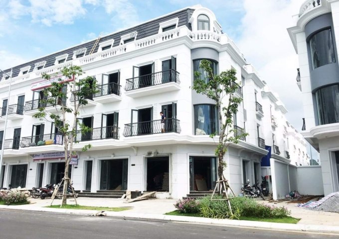 Cho thuê tòa nhà góc 2 mặt tiền đường Trường Sơn , P.4, Tân Bình.