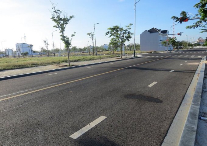 Central Mall, MT đường An Viễn - Hưng Thịnh,   Đồng Nai, giá: 600tr/80m2 SHR, thổ cư 100%, liền kề sân bay long thành.lH: 0931.580.581