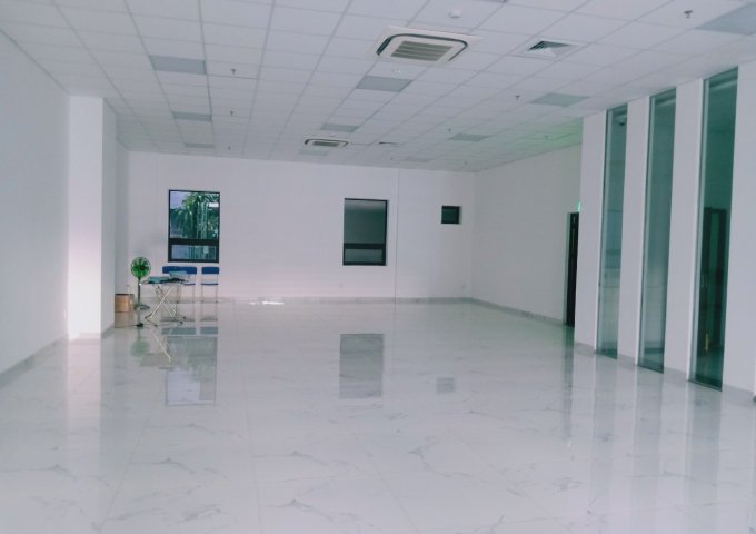 Nguyên sàn 200m2 làm văn phòng cho thuê tại Nguyễn Thị Minh Khai – Hùng Vương