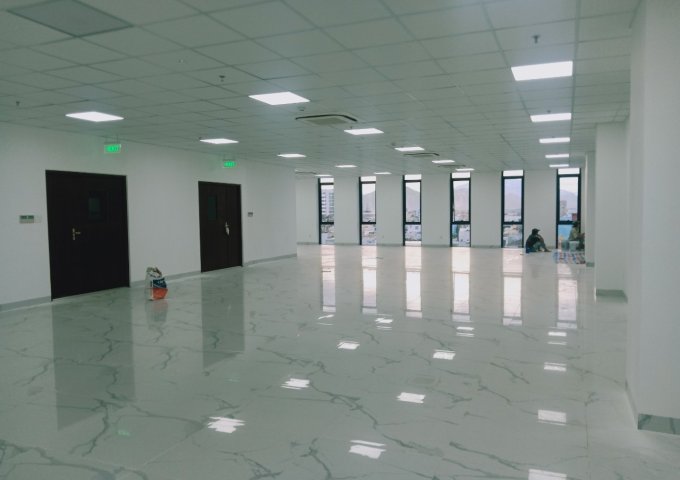 Nguyên sàn 200m2 làm văn phòng cho thuê tại Nguyễn Thị Minh Khai – Hùng Vương