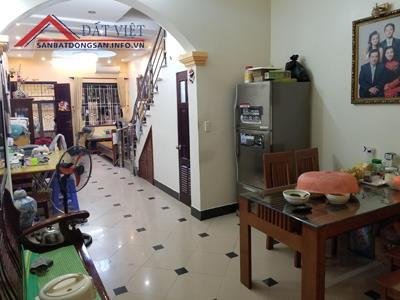 Gia đình đang có nhu cầu bán nhà riêng trong trường Đại Học Hà Nội đường Nguyễn Trãi.