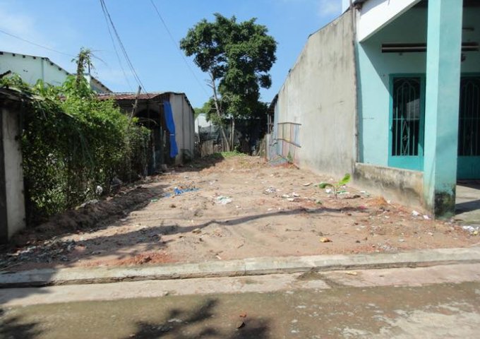 Cần tiền bán gấp lô đất 180m2 MT Quốc Lộ 50,  ngay Cầu Mồng Gà. Giá 620tr, sang tên nhận sổ ngay.