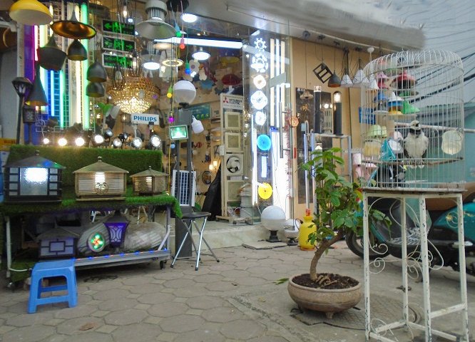 Sang nhượng cửa hàng đèn điện trang trí, thiết bị điện tại Võ Chí Công, quận Cầu Giấy, Hà Nội