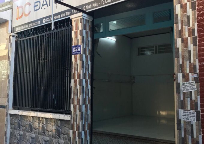 Bán gấp nhà hẻm 125 đường hoàng văn thụ , trệt , 2 phòng ngủ , dt: 4x15, lộ giới 4m , giá 2,4 tỷ