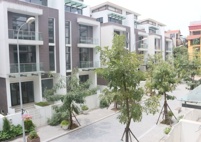 Bán căn biệt thự nhà vườn tại đường Nguyễn Tuân có hầm để 4 oto phù hợp cho thuê văn phòng, nhà trẻ, spa 
