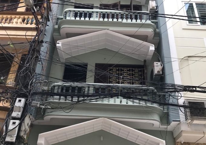 Cho thuê nhà mặt ngõ 18 Nguyên Hồng, diện tích 45m2 x 4,5 tầng, ngõ rộng ô tô, giá 14 tr/tháng