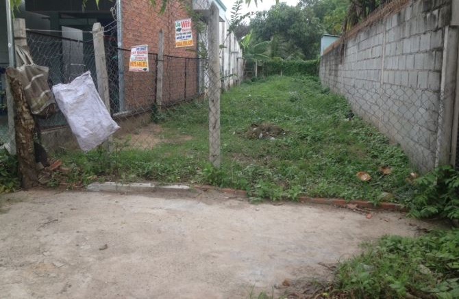 BÁN GẤP MIẾNG ĐẤT ĐƯỜNG SUỐI LỘI 100M2 GIÁ 700TR SHR CÔNG CHỨNG SANG TÊN NGAY