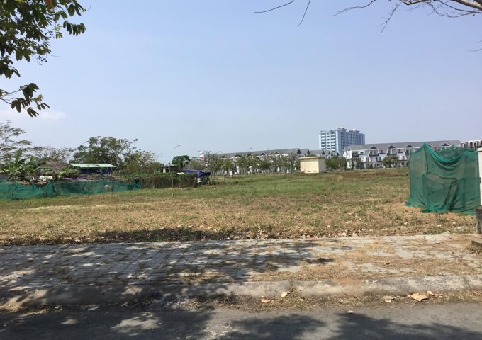 Bán đất Tân Cảng Phú Hữu Q9, mặt tiền view sông , 85m2, giá chỉ 2.85 tỷ. LH : 0938123949